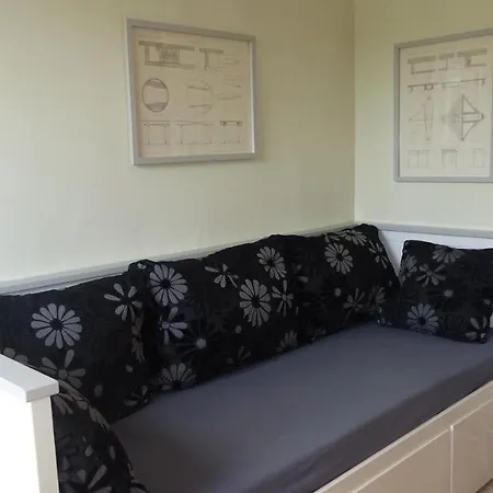 Oase Im Suedosten Leipzigs - Stilvolle & Ruhige - Parkplatz Inklusive! Appartamento