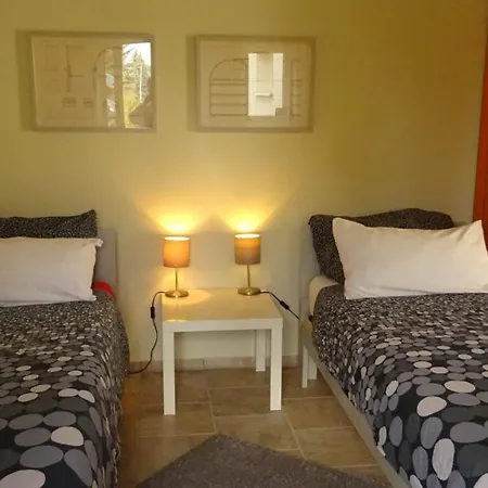 Oase Im Suedosten Leipzigs - Stilvolle & Ruhige - Parkplatz Inklusive! Appartamento