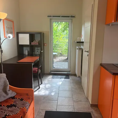 Oase Im Suedosten Leipzigs - Stilvolle & Ruhige - Parkplatz Inklusive! Appartamento