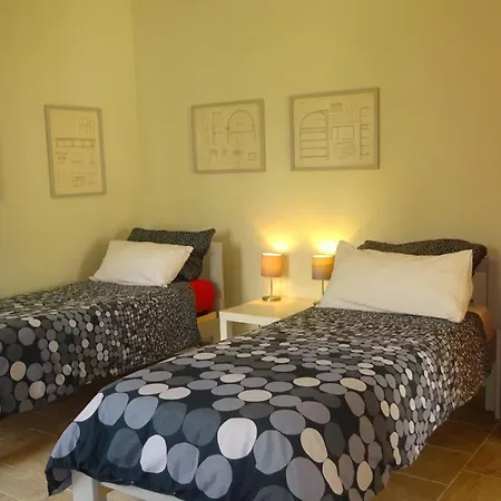 Oase Im Suedosten Leipzigs - Stilvolle & Ruhige - Parkplatz Inklusive! * Λειψία