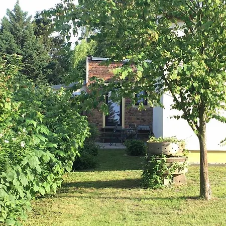 Oase Im Suedosten Leipzigs - Stilvolle & Ruhige - Parkplatz Inklusive! Λειψία