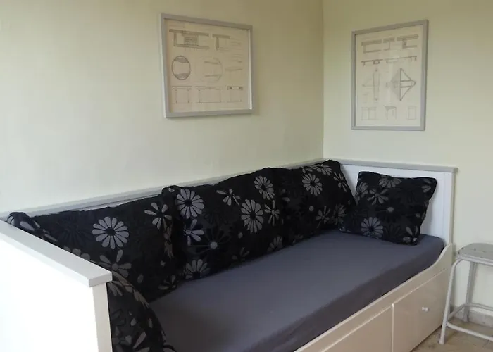 Oase Im Suedosten Leipzigs - Stilvolle & Ruhige - Parkplatz Inklusive! アパート